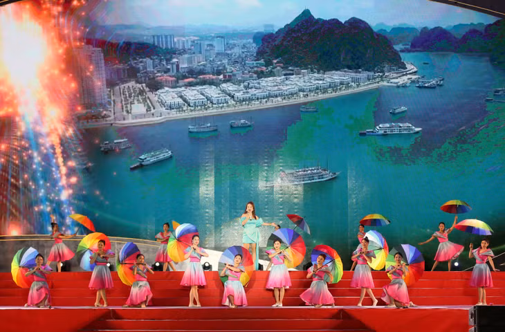 The song "A poem about Ha Long city"