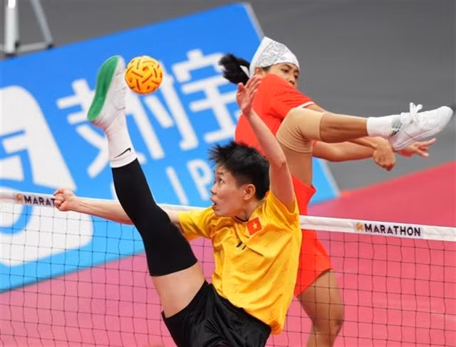 Nguyễn Thị Yến of Việt Nam in action during the women's quadrant final match against Indonesia. Việt Nam win 2-1. — VNA/VNS Photo