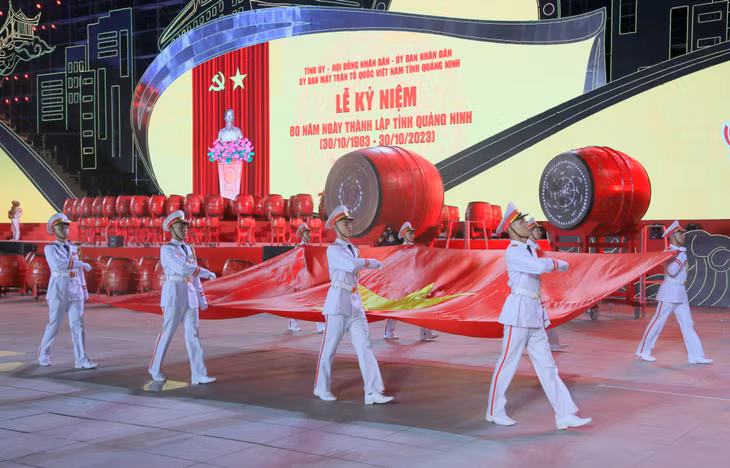 The procession of the national flag which is the soul of the Vietnamese nation, an inviolable sacred symbol, expressing the ideals, beliefs, bravery, intelligence, mettle, and strength of the great national unity.