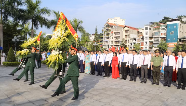 Incense offering held to commemorate Heroes and Martyrs ảnh 3 Incense offering held to commemorate Heroes and Martyrs ảnh 3