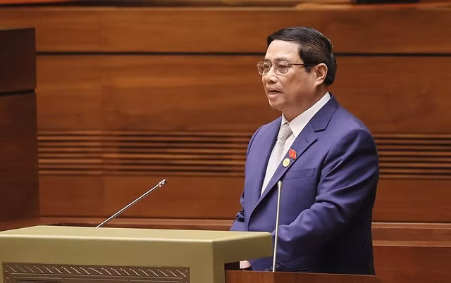 Prime Minister Phạm Minh Chính presents a report at at the opening ceremony of the 15th-tenure National Assembly’s sixth plenary session in Hà Nội on Monday morning.— VNA/VNS Photo Dương Giang