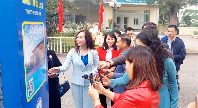 A programme piloting digital tourist information booths has been deployed in Móng Cái City of the northern Quảng Ninh Province, as part of the city's tourism development strategy by 2025 with a vision to 2030. — VNA/VNS Photo Văn Đức
