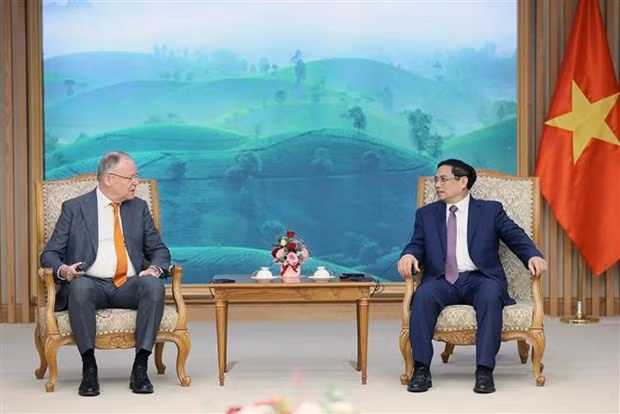 PM urges stronger cooperation with Germany’s Lower Saxony state hinh anh 2