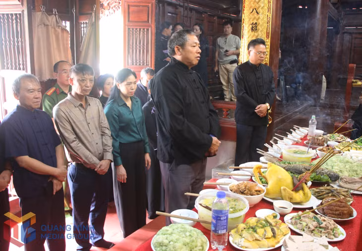 Com moi (new rice) worshiping ceremony