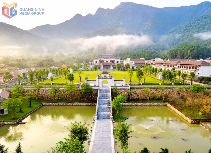 The heritage values of the Yen Tu Complex of Historical Monuments and Scenic Landscapes and well-invested tourism products are driving the development of local eco-cultural tourism.