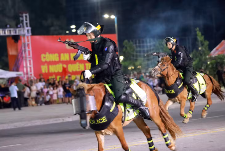 A mounted police performance by the Mobile Police Cavalry Unit.