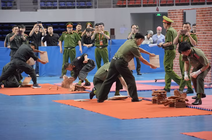 Athletes take part in a hard-object breaking challenge simulating a real combat situation.