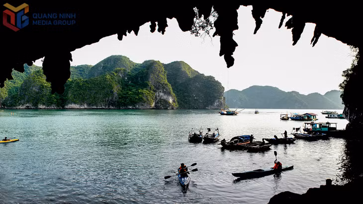 The entrance to Bo Nau Cave, located around 2-3 kilometers to the southwest of Bo Hon Island.
