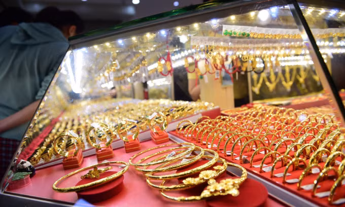 Gold price drops