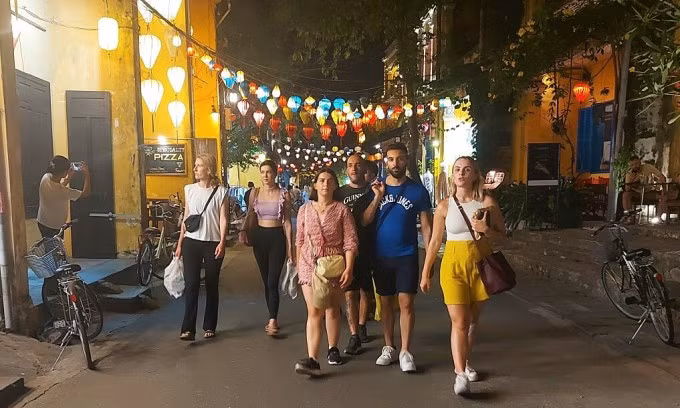 Foreign tourists get hopes up as lawmakers set to discuss easing of visa rules