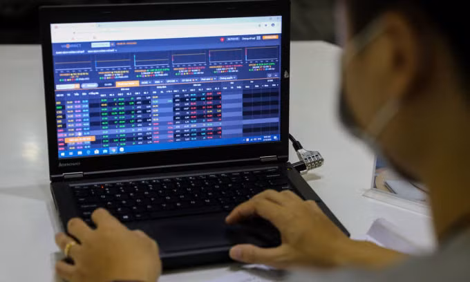 VN-Index gains