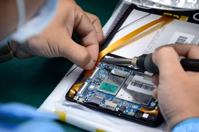 Tablets are produced at a factory in the central city of Đà Nẵng. — VNA/VNS Photo Quốc Dũng