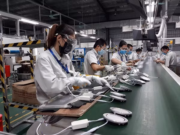 Việt Nam's industrial production in August 2022 continued the trend of rapid recovery with an increase of 2.9 per cent over the previous month and 15.6 per cent year on year. Photo chinhphu.vn