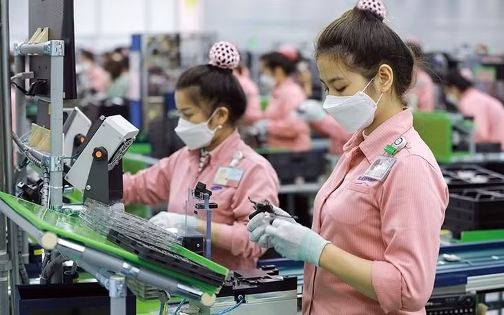 Manufacturing electronic components at Samsung Vietnam. (Photo: Nguyen Duc)