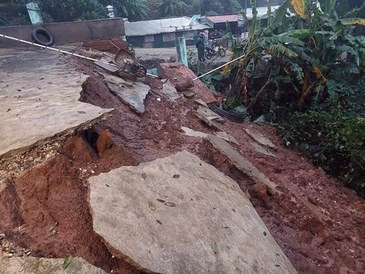 Landslides in Tu Mo Rong district of Kon Tum province. (Photo: VNA)