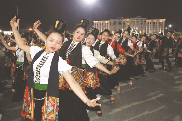 UNESCO recognised the art of Xòe Thái as an intangible cultural heritage of humanity in 2021. VNA/VNS Photo Hữu Quyết