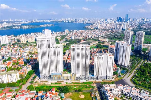 In the first half of 2022, capital flow to the real estate market were narrowed due to tight control of credit sources, and decline of the bond market. Photo chinhphu.vn