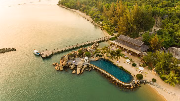 5 Vietnam resorts that allow access only by boat
