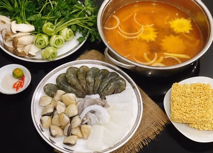 Lau hai san allows diners to pick their preferred seafood to add to the hotpot. Photo by Le Nguyen