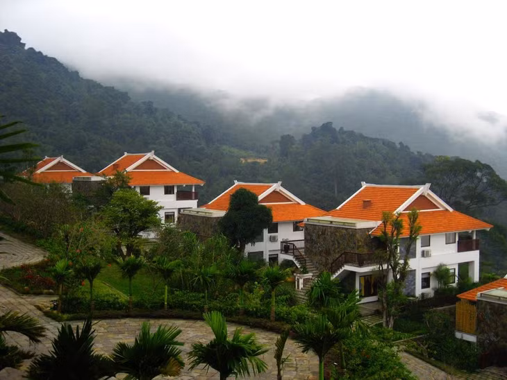 9 Vietnamese resorts to escape summer heat