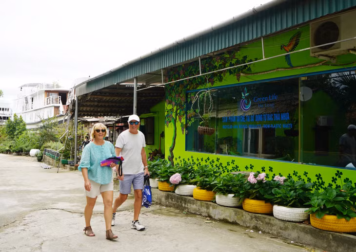 Green Life welcomes tourists everyday.