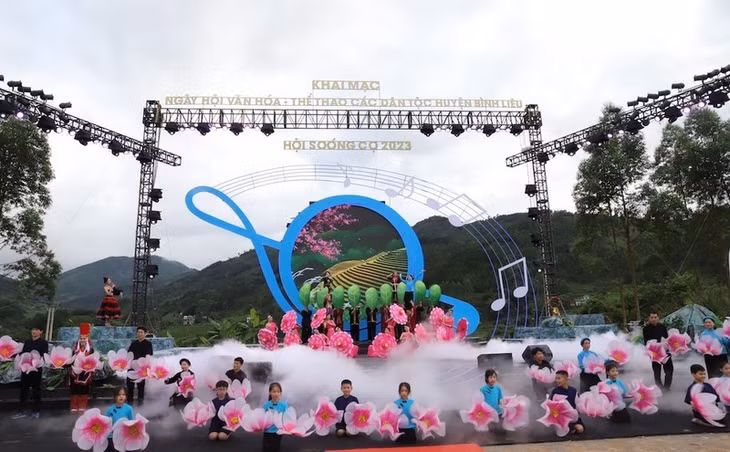 Many traditional festivals open nationwide ảnh 1