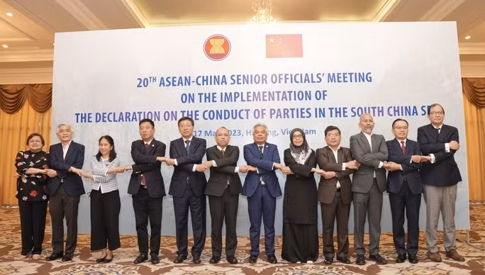 Officials at the meeting.