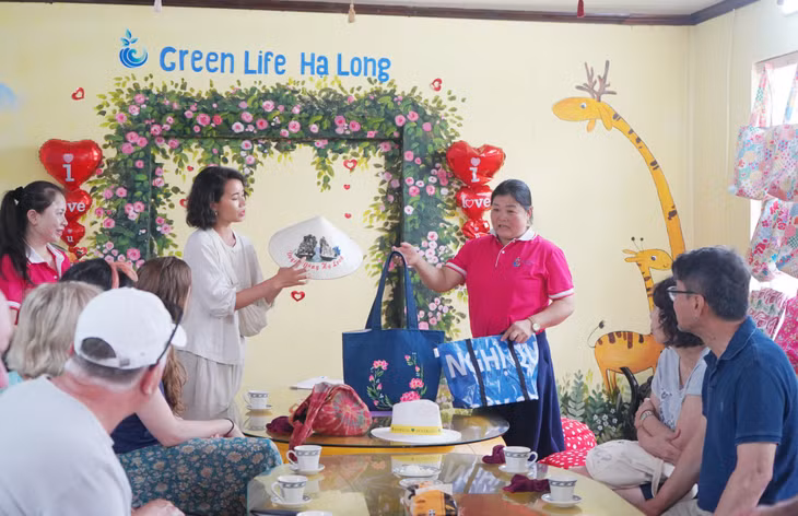 Green Life Ha Long's green living model has become a stopover for many tourists, especially children and foreign tourists.