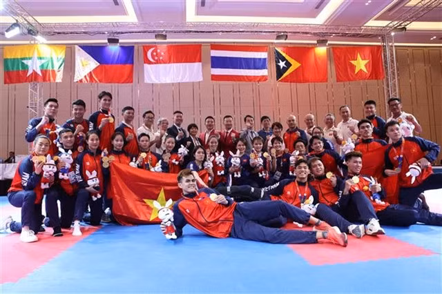 Karate martial artists have ended their SEA Games campaign. The team secure six gold medals, double than their target. VNA/VNS Photo