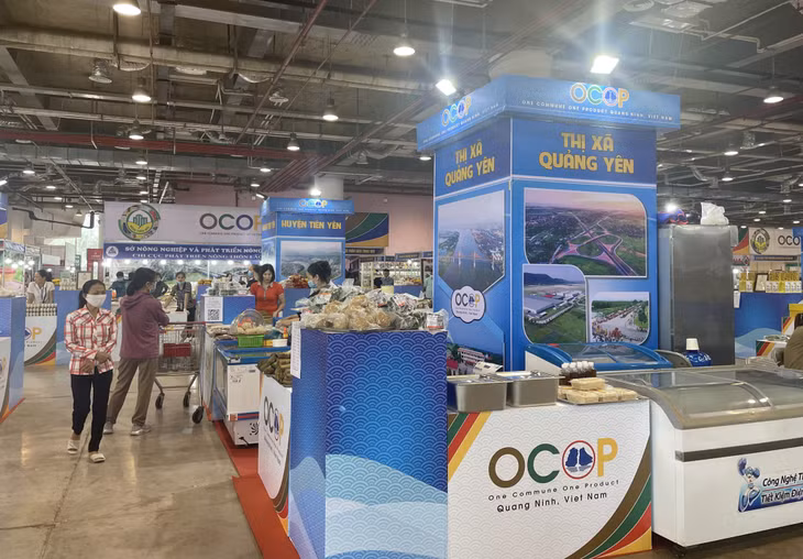 Hundreds of standard kiosks displayed and sold thousands of typical products and products groups.