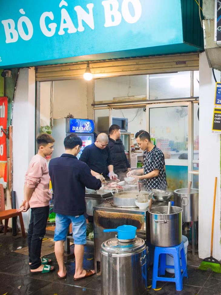 Hanoi pho shop offers phenomenal crunchy beef tendon