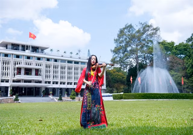 Hiền performs in the musical video Đất Nước Trọn Niềm Vui (Nation Full of Joy), released on the occasion of the 48th anniversary of the Liberation of the South and National Reunification Day (April 30, 1975). Photo courtesy of the artist