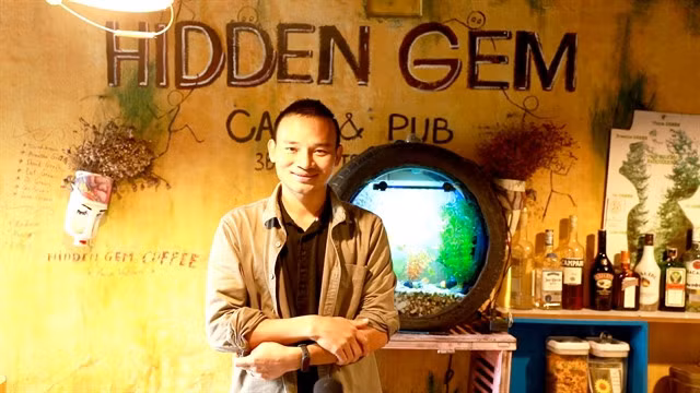 Nguyễn Văn Thơ, owner of Hidden Gem Café, Hà Nội.