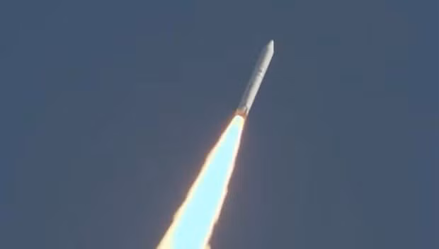 The fifth Epsilon solid-fuel rocket carrying NanoDragon and eight other small satellites of Japan successfully launched into outer space. (Photo: VNA)
