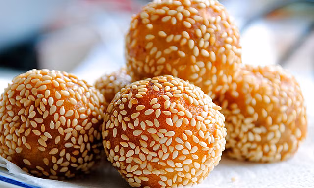Sesame balls at a stall in HCMC's Go Vap District. Photo by Shutterstock