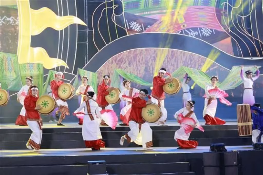 An art performance at the opening ceremony of the National Tourism Year 2023 in Bình Thuận Province. — VNA/VNS Photo Doãn Tấn