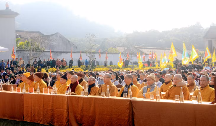 Quang Ninh leaders and delegates from the Buddhist Sangha of Vietnam attended the ceremony.