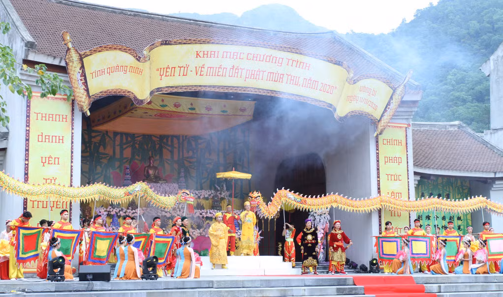 The music scense “the holy land of Yen Tu Truc Lam” performed by Quang Ninh Arts Delegation