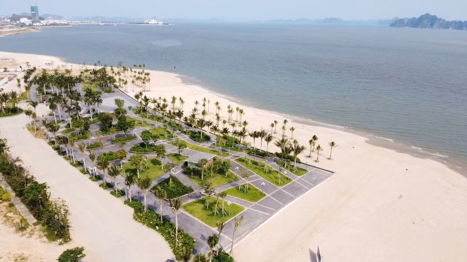 The square of Halong Marina.