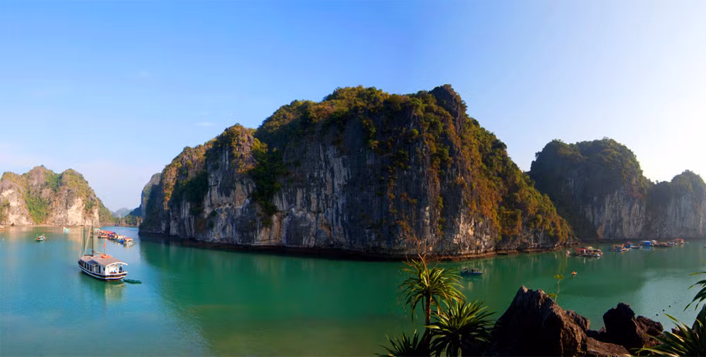 Opposite is Vung Vieng area with community ecotourism models.