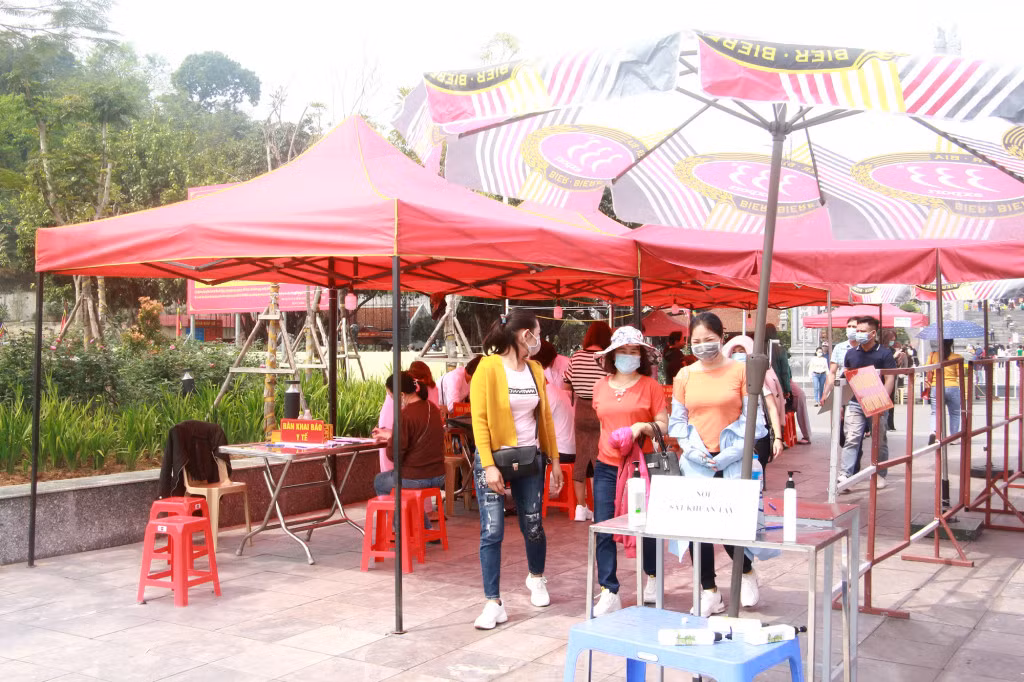 Hand sanitizers and face masks are placed along the route to serve tourists.