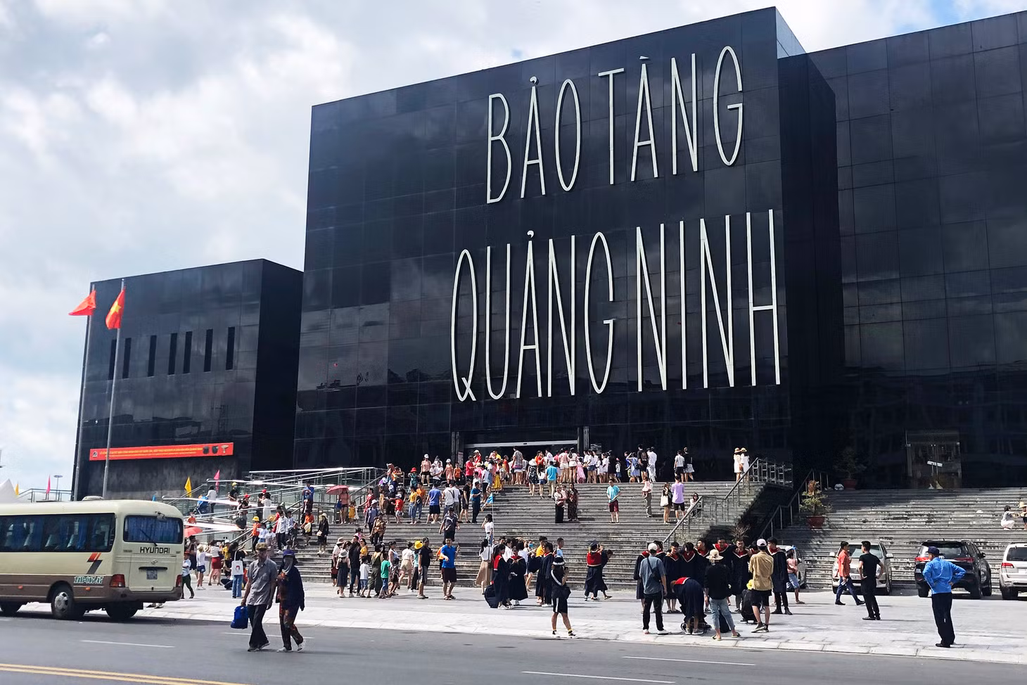 With unique design and lively artifact on display, Quang Ninh Museum is becoming an impressive magnet for visitors