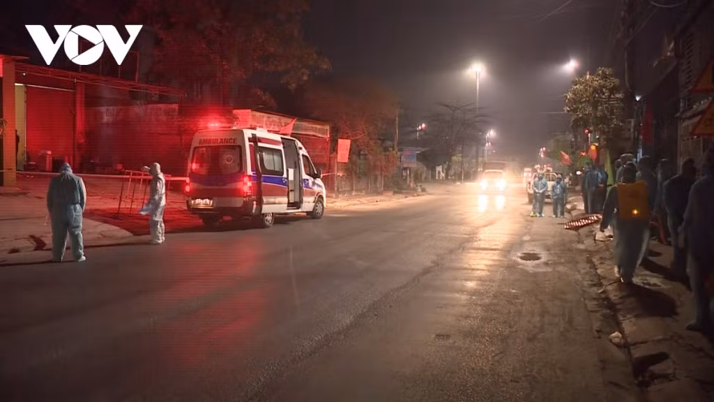 A street in Ha Long City, Quang Ninh province, has been under tight scrunity after a positive case was detected. 