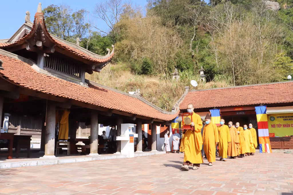 The procession ceremony was held at Hoa Yen Pagoda within the Complex of Yen Tu Monuments and Landscape.
