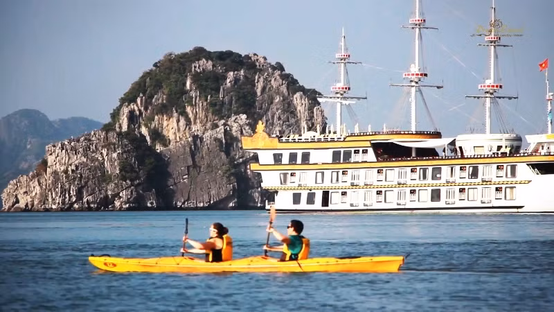 Kayaking from over-night staying boats to local fishing villages