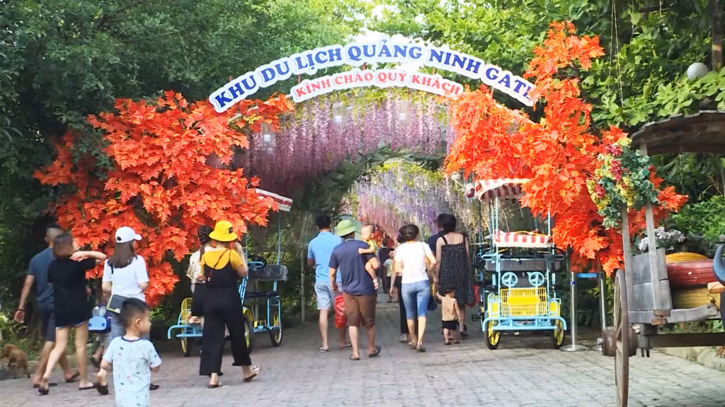 The tourist complex of Quang Ninh Gate