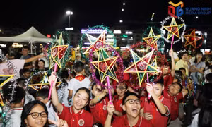 Children in Ha Long ward thrilled with excitement at local Mid-Autumn Festival.