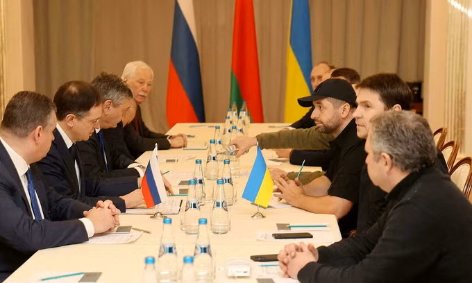 Ukraine ceasefire talks begin
