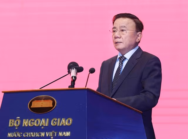 Trần Cẩm Tú, Permanent Member of the Party Central Committee’s Secretariat delivers his speech at the conference on Tuesday morning in Hà Nội.— VNA/VNS Photos Phương Hoa