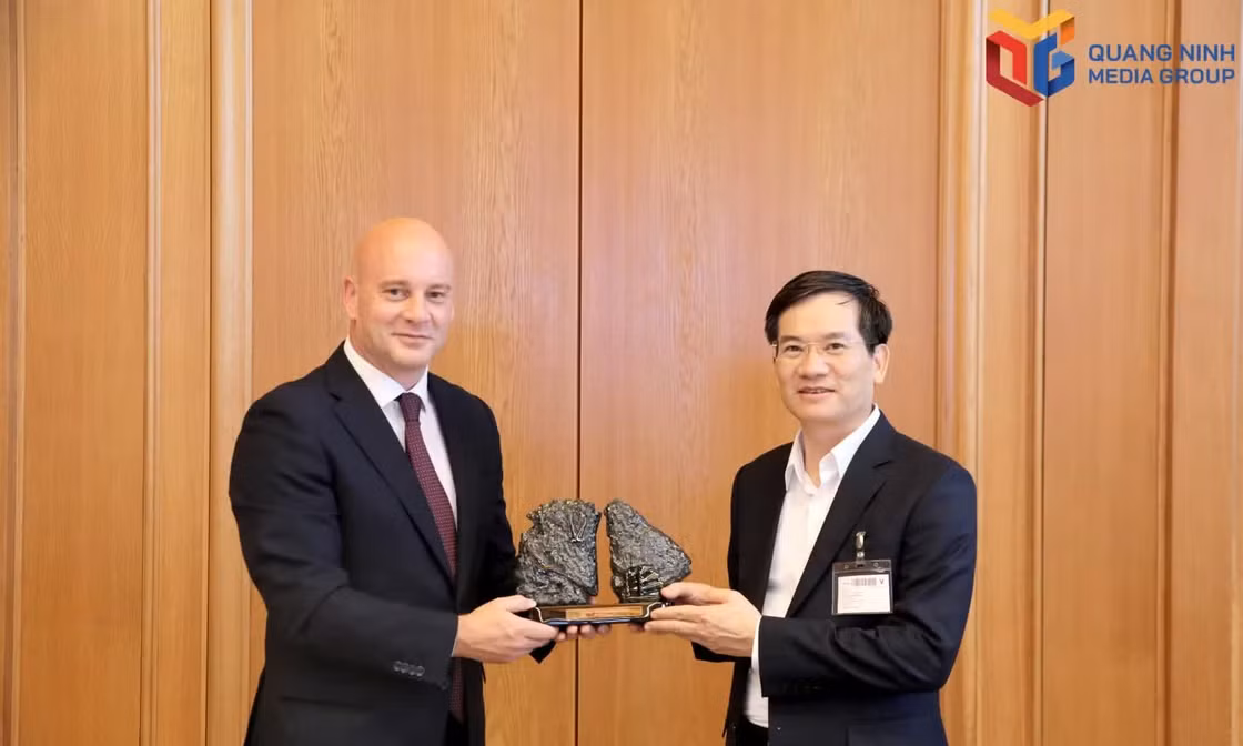 Quang Ninh City works with Siemens AG and surveys modern railways in Germany